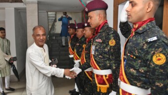 আইনশৃঙ্খলা বাহিনীর সদস্যদের সঙ্গে স্বরাষ্ট্র উপদেষ্টার ঈদ শুভেচ্ছা বিনিময়