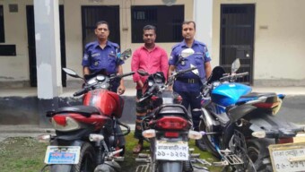 রাজবাড়ীতে ৩টি চোরাই মোটরসাইকেল সহ মেকানিক গ্রেপ্তার