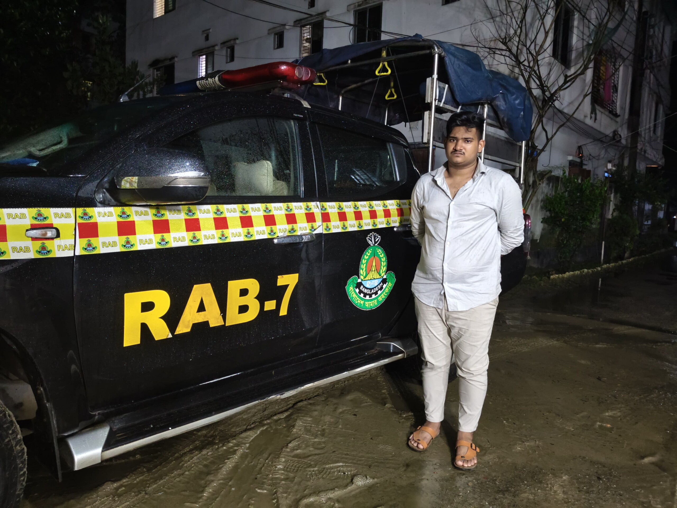 চট্টগ্রামের পৃথক ০২টি অভিযানে হত্যা মামলার পলাতক আসামী মোঃ সোহেল গ্রেফতার