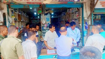 মেয়াদ উত্তীর্ণ ঔষধ রাখার অভিযোগে বীরগঞ্জে ৪টি ফার্মেসীতে ভ্রাম্যমাণ আদালতে জরিমানা