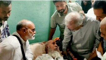 প্রবীণ দলীয় কর্মী ‘তাহের ঠাকুর’-এর পাশে দাঁড়ালেন তারেক রহমান
