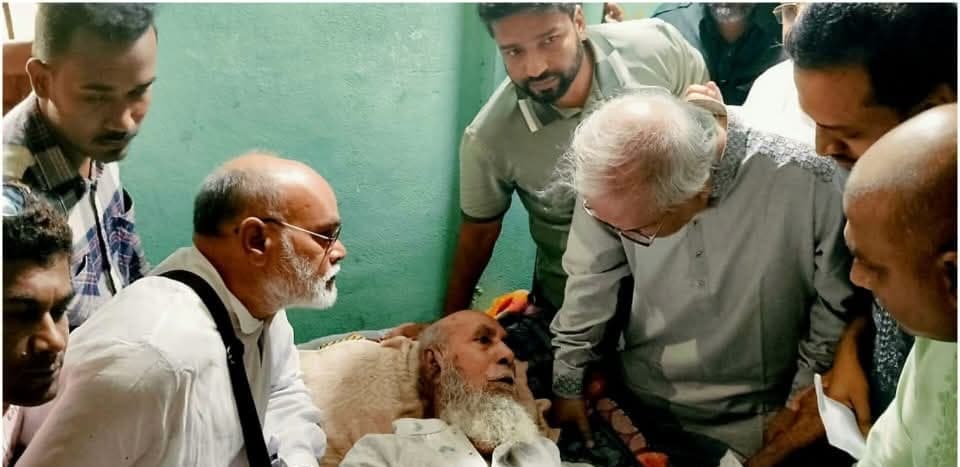 প্রবীণ দলীয় কর্মী ‘তাহের ঠাকুর’-এর পাশে দাঁড়ালেন তারেক রহমান