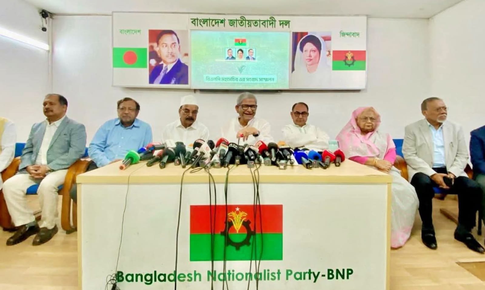 চীন সফরে দুই দেশের সম্পর্ক আরও ঘনিষ্ঠ হয়েছে—মির্জা ফখরুল ইসলাম আলমগীর