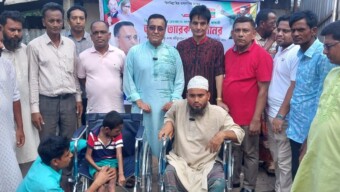 সিরাজগঞ্জের সলঙ্গায় প্রতিবন্ধীদের মাঝে হুইল চেয়ার বিতরণ করলেন ডিআইজি খান সাঈদ