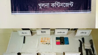 যৌথ বাহিনীর অভিযানে খুলনায় মাদক, আগ্নেয়াস্ত্র ও গুলিসহ ০৪ জন শীর্ষ সন্ত্রাসী আটক