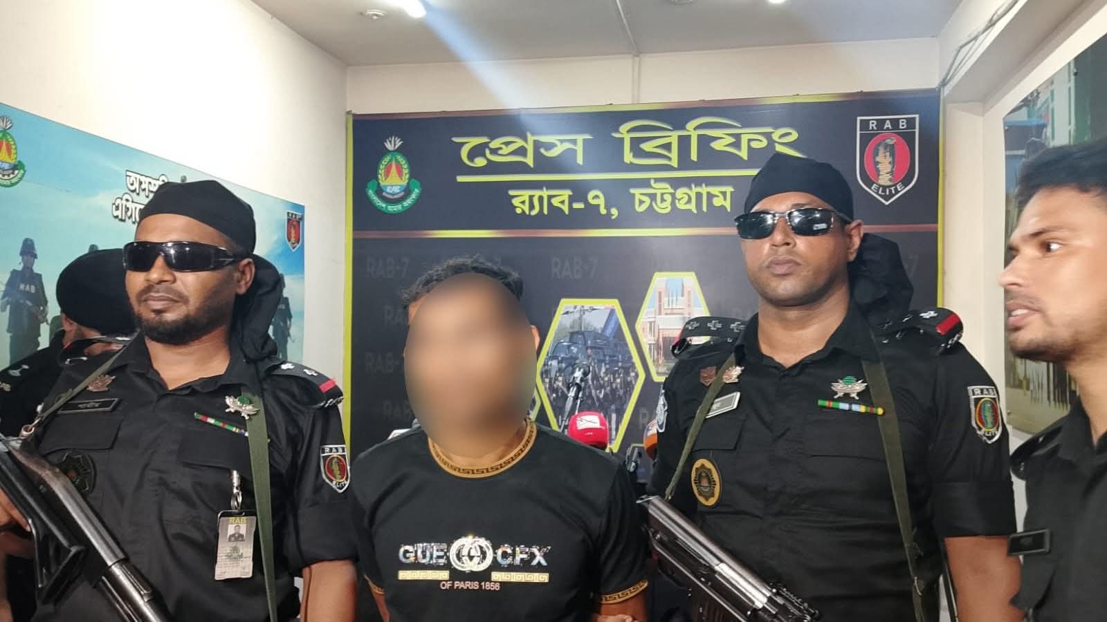 চট্টগ্রাম মহানগরীর বায়েজিদ বোস্তামী থানাধীন রৌফাবাদ এলাকায় স্ত্রীকে নৃশংসভাবে হত্যা করে লাশ ১১ টুকরো করে গুম করার চেষ্টা মামলার প্রধান আসামী ঘাতক স্বামী সুমন’কে ব্রাহ্মণবাড়িয়া হতে র‌্যাব-৭ ও র‌্যাব-৯ কর্তৃক গ্রেফতার