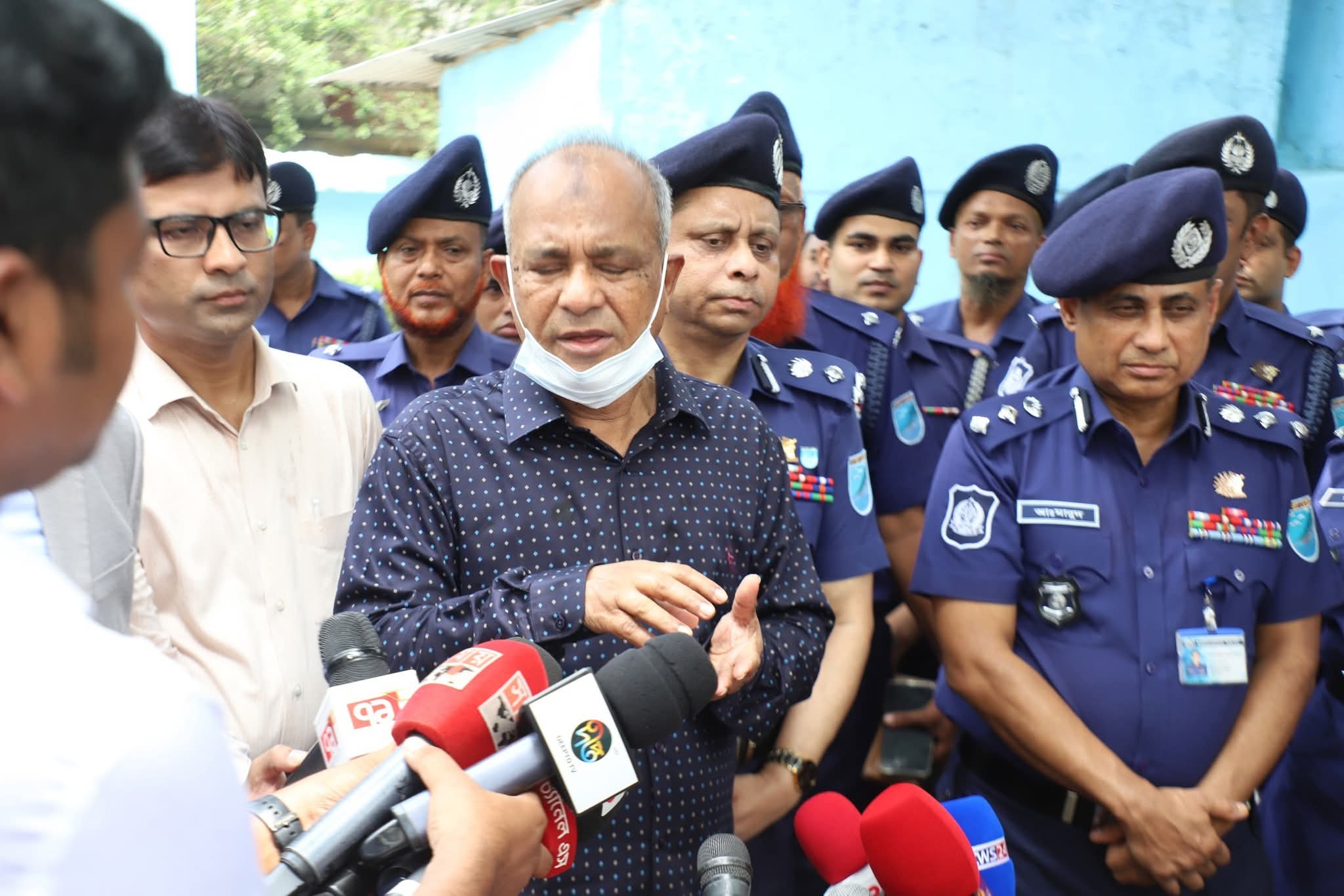 মিটফোর্ডের ঘটনায় জড়িতদের সবাইকে আইনের আওতায় আনা হয়েছে- স্বরাষ্ট্র উপদেষ্টা
