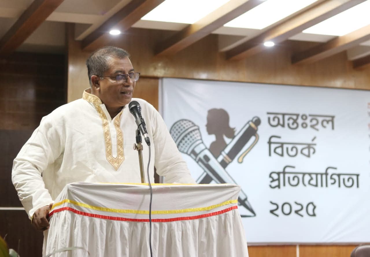 ঢাবি রোকেয়া হল বিতর্ক প্রতিযোগিতায় মিম চ্যাম্পিয়ন