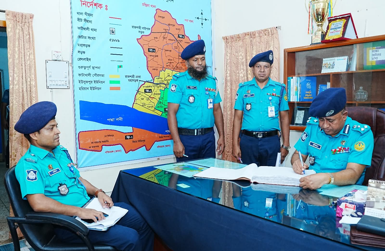 আরএমপির কাটাখালি থানা পরিদর্শনে পুলিশ কমিশনার মহোদয়