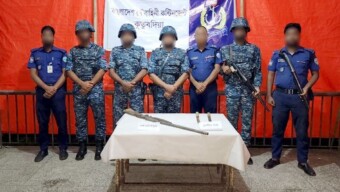 কুতুবদিয়ায় নৌবাহিনীর অভিযানে বন্দুকসহ দেশীয় ধারালো অস্ত্র উদ্ধার