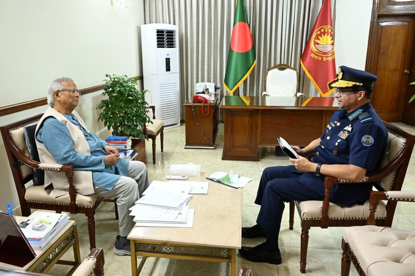 প্রধান উপদেষ্টার সঙ্গে বিমানবাহিনীর প্রধানের সাক্ষাৎ