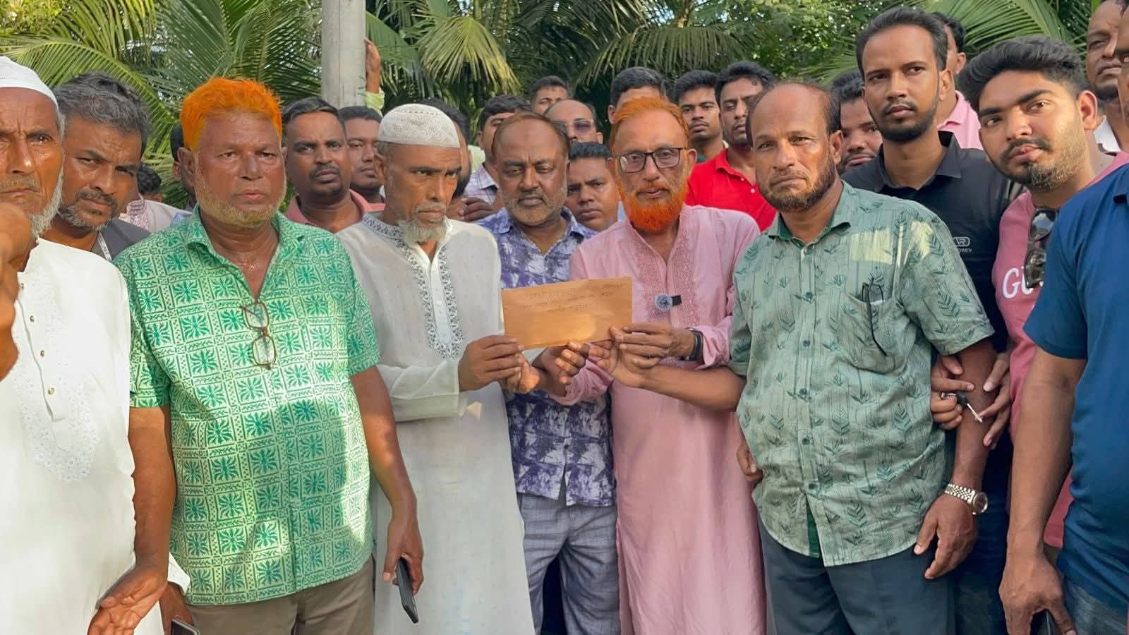 সুবর্ণচরে নির্মান শ্রমিক ৩ পরিবারের পাশে ছাত্রদল সম্পাদক নাছির