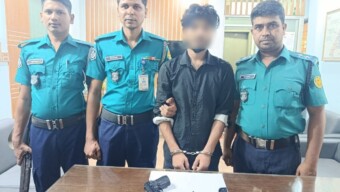 রামপুরায় লাইসেন্সকৃত অস্ত্র ছিনতাই মামলার আসামি গ্রেফতার; ছিনতাইকৃত আগ্নেয়াস্ত্র ও ১১ রাউন্ড গুলি উদ্ধার