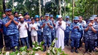 বাংলাদেশ বিমান বাহিনীর প্রতিনিধি দল কর্তৃক সাম্প্রতিক দুর্ঘটনায় নিহতদের সমাধিতে পুষ্পস্তবক অর্পণ ও পরিবারের সদস্যদের সাথে সাক্ষাৎ