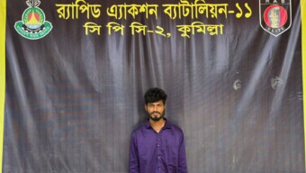 “কুমিল্লার মুরাদনগরে, নারীকে নির্যাতনের ভিডিও ছড়িয়ে দেয়ার নেপথ্য অপরাধী মব সৃষ্টির উস্কানিদাতা ও পরিকল্পনাকারী র‌্যাব কর্তৃক গ্রেফতার