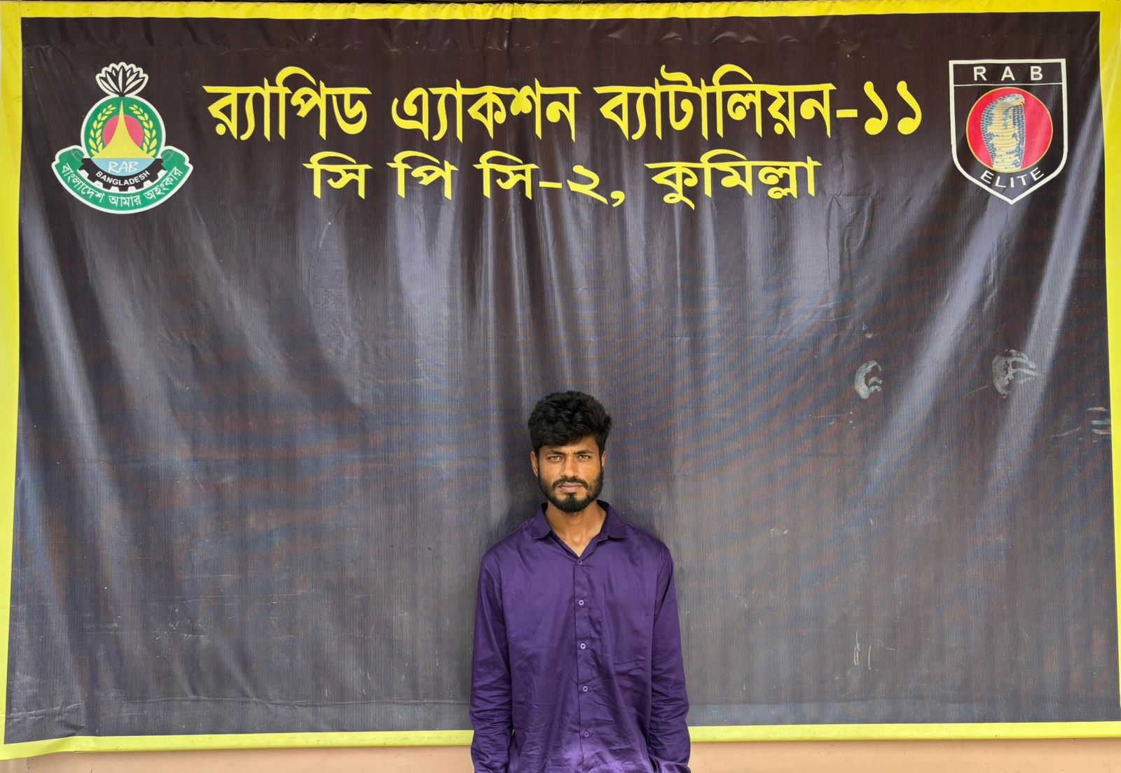 “কুমিল্লার মুরাদনগরে, নারীকে নির্যাতনের ভিডিও ছড়িয়ে দেয়ার নেপথ্য অপরাধী মব সৃষ্টির উস্কানিদাতা ও পরিকল্পনাকারী র‌্যাব কর্তৃক গ্রেফতার