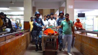জরুরি সেবা নম্বর ১৬১১১ এ কল পেয়ে যাত্রীবাহী লঞ্চে গুরুতর অসুস্থ যাত্রীকে চিকিৎসা সেবা দিয়েছে কোস্ট গার্ড