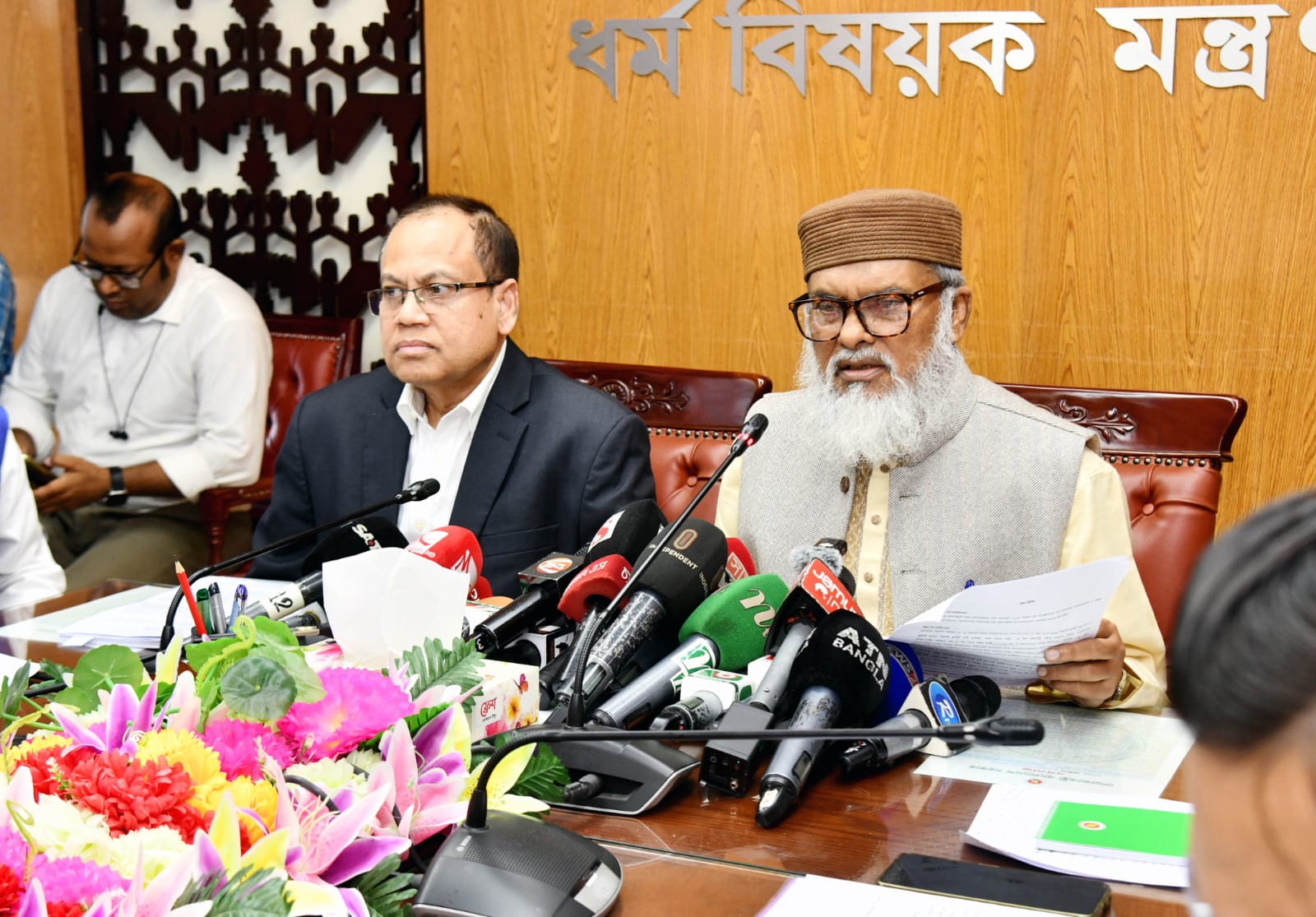 সরকারি মাধ্যমের ৪৯৭৮ হাজীকে ৮ কোটি ২৮ লাখ ৯০ হাজার টাকা ফেরত প্রদান করা হবে-ধর্ম উপদেষ্টা