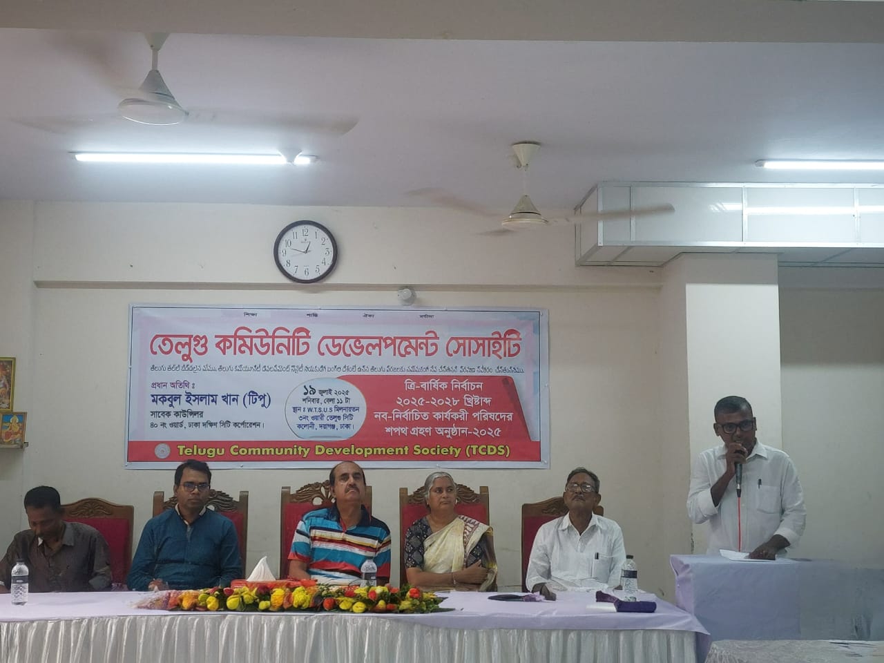 মেধার ভিত্তিতে তেলেগুদের চাকরি দেওয়া আহবান