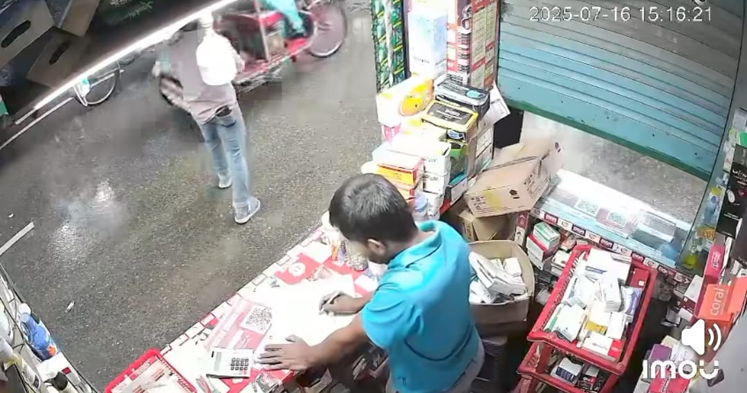চকবাজারে ফার্মেসী মালিকের উপর ছুরিকাঘাতের ঘটনায় হামলাকারী গ্রেফতার