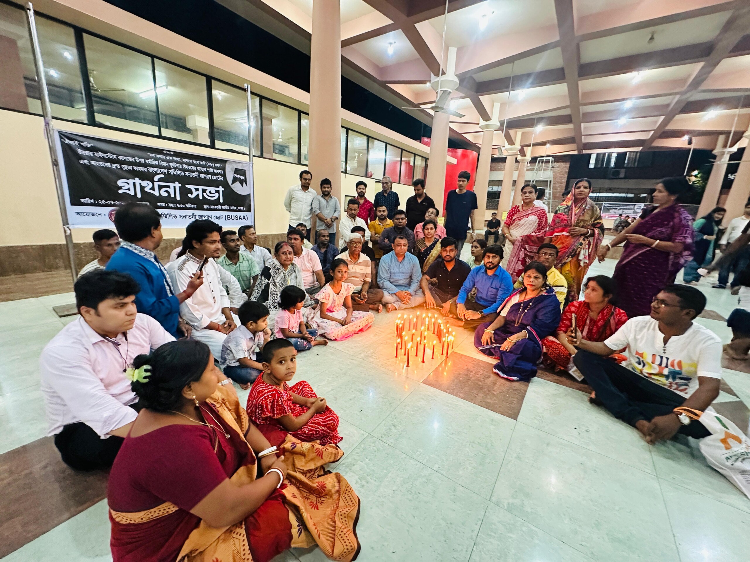 বিমান দুর্ঘটনায় নিহতদের স্মরণে ঢাকেশ্বরী মন্দিরের বিশেষ প্রার্থনা প্রদীপ প্রজ্জ্বলন