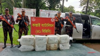 কাপ্তাই বিজিবির অভিযানে ৪ হাজার প্যাকেট অরিস সিগারেট জব্দ