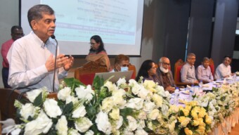 শিক্ষক, বাবা ও মাকে ফুল কিনে দিয়ে কৃতজ্ঞতা জানানোর জন্য ছাত্রছাত্রীদের অনুরোধ করেছেন – শিক্ষা উপদেষ্টা