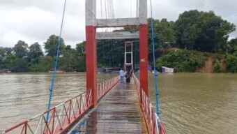 রাঙামাটির আইকন ঝুলন্ত সেতুতে পানি