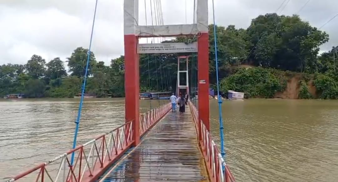 রাঙামাটির আইকন ঝুলন্ত সেতুতে পানি