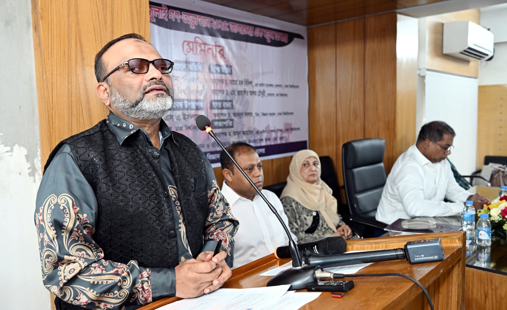 ঐতিহাসিক জুলাই আমাদের মধ্যে যে বৃহত্তর ঐক্য তৈরি করেছে, তা টিকিয়ে রাখতে হবে– ঢাবি উপাচার্য