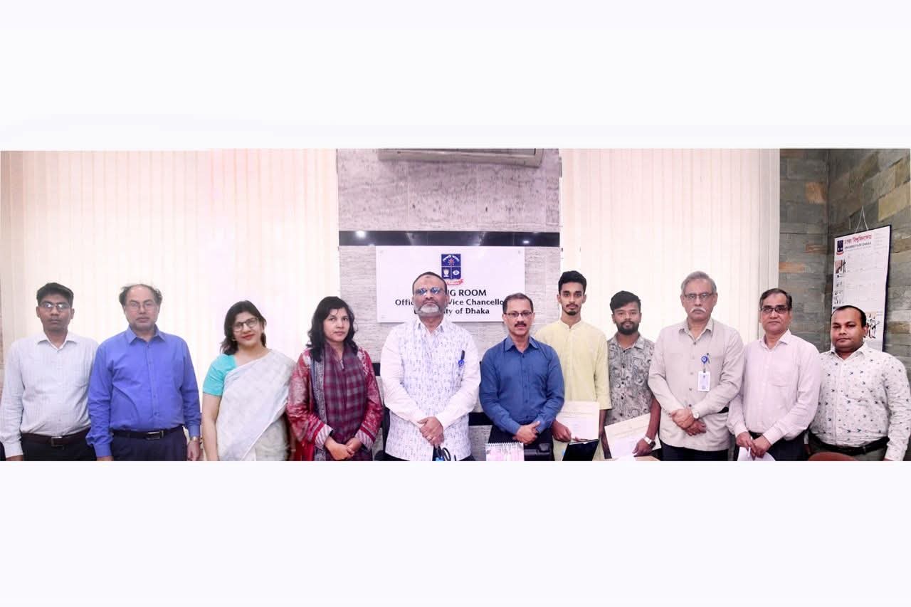 ঢাবি’র দু’জন অসচ্ছল শিক্ষার্থীকে ৫০হাজার টাকা বৃত্তি প্রদান