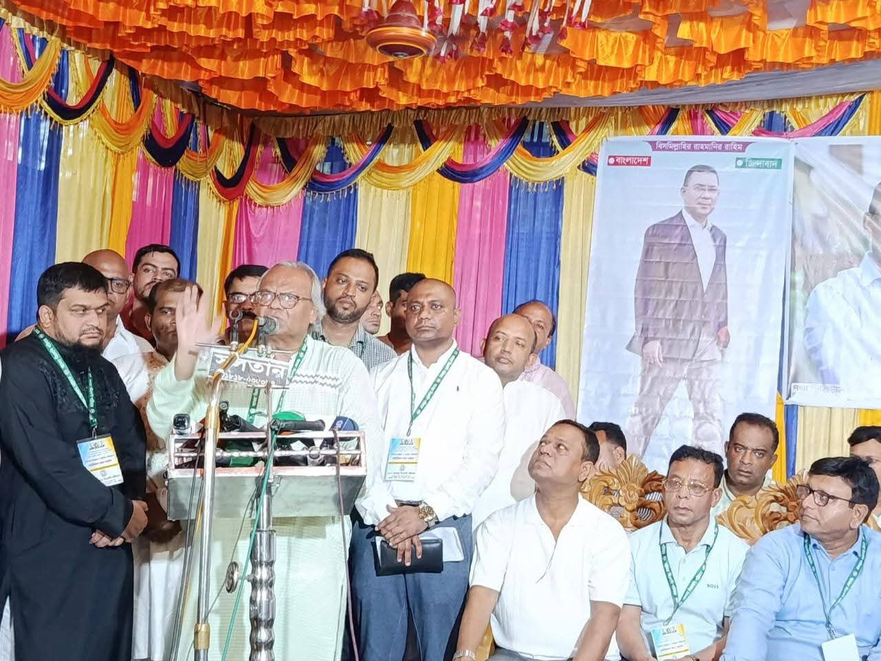 চট্টগ্রামের উত্তর সাতকানিয়া অসহায় পরিবারের দুই শিশুকে চিকিৎসা সহায়তা ও অটোরিকশা দিলেন তারেক রহমান
