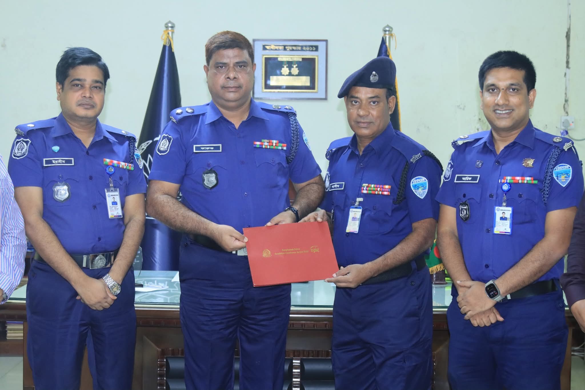 নোয়াখালী পুলিশ পরিবারের মেধাবী সন্তানদের বাংলাদেশ পুলিশ মেধাবৃত্তি-২০২৩ প্রদান করলেন পুলিশ সুপার, নোয়াখালী