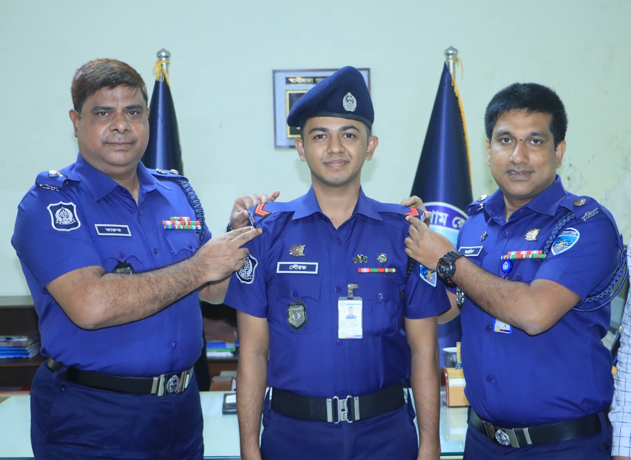 বিভাগীয় পদোন্নতি প্রাপ্ত ০১(এক) জন পুলিশ সদস্যকে র‍্যাংক ব্যাজ পড়ালেন পুলিশ সুপার, নোয়াখালী মহোদয়