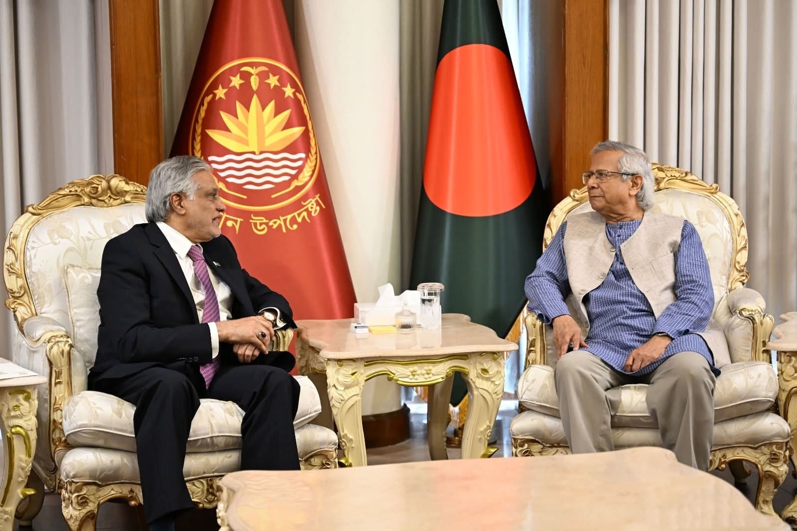 প্রধান উপদেষ্টা অধ্যাপক মুহাম্মদ ইউনুস পাকিস্তানের উপ -প্রধানমন্ত্রীর সাথে বৈঠকে সার্ক রিভিটালাইজেশনকে জোর দেন