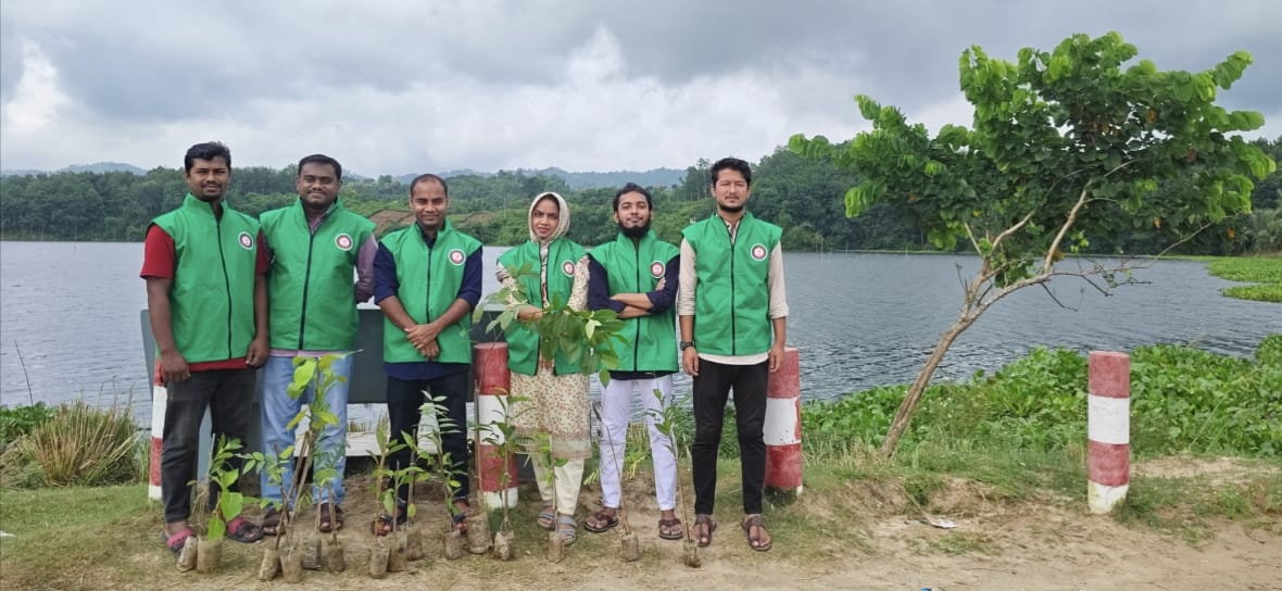 জীবন ইয়ুথ ফাউন্ডেশনের উদ্যোগে বৃক্ষরোপণ কর্মসূচি