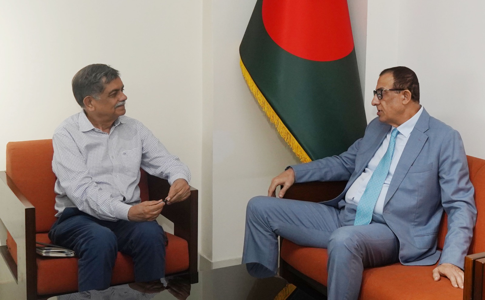 শিক্ষা উপদেষ্টার সাথে ফিলিস্তিনের রাষ্ট্রদূতের সাক্ষাৎ
