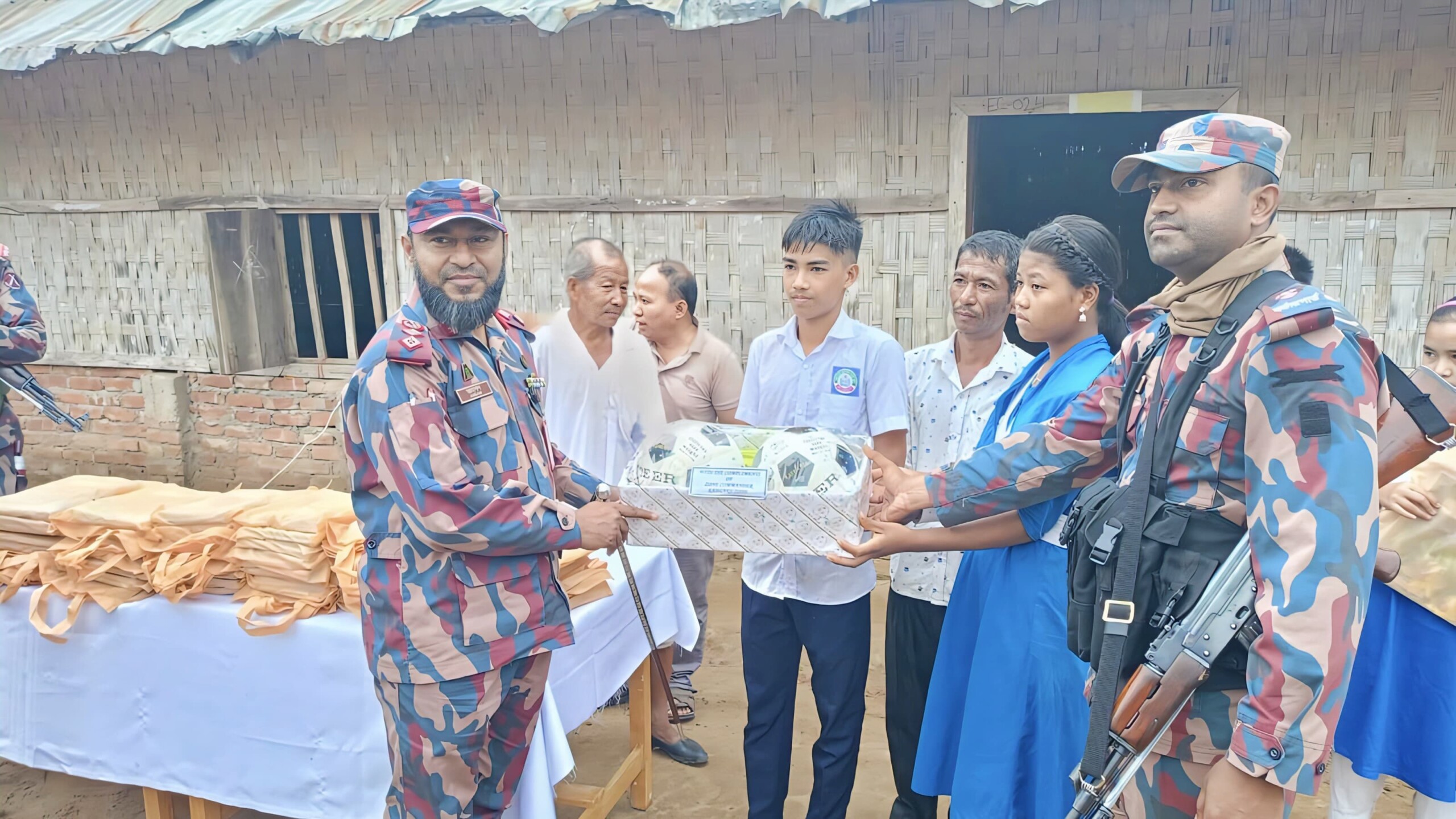 রামগড় সীমান্তে বিজিবির মানবিক সহায়তা: অন্তু পাড়া বিদ্যালয়ে শিক্ষা উপকরণ ও ক্রীড়া সামগ্রী বিতরণ