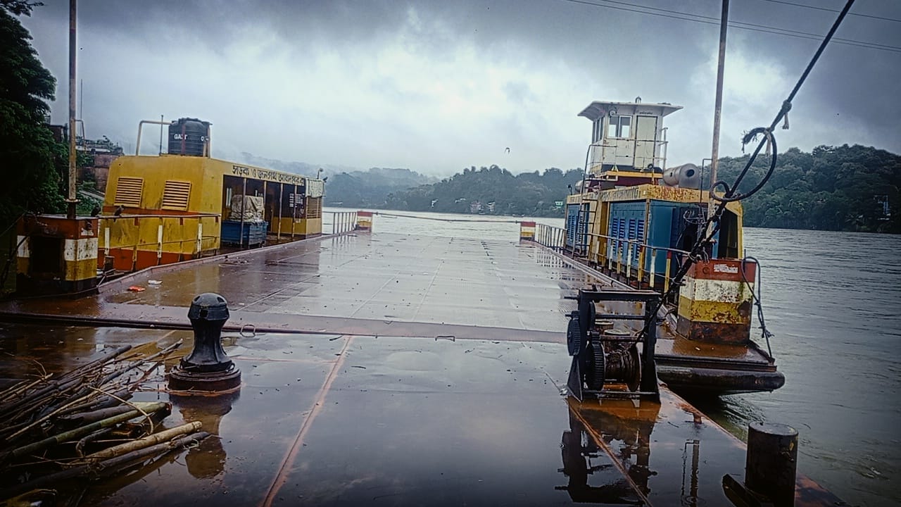 কর্ণফুলী নদীতে প্রবল স্রোতের কারনে চন্দ্রঘোনা- রাইখালী নৌ রুটে ফেরি চলাচল বন্ধ