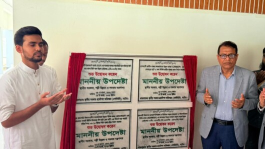 রাজশাহীতে ১৩টি ও নাটোরে ৪টি প্রকল্পের উদ্বোধন করলেন স্থানীয় সরকার, পল্লী উন্নয়ন ও সমবায় উপদেষ্টা আসিফ মাহমুদ সজীব ভূঁইয়া।