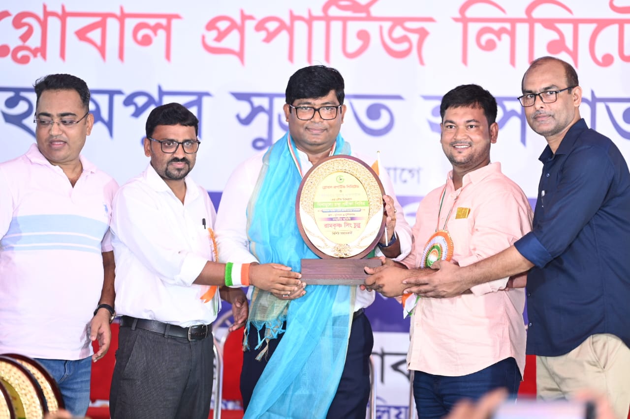 ভারতের মুর্শিদাবাদে বিনামূল্যে চক্ষু পরীক্ষা শিবির ও সাংবাদিকদের পুরস্কার প্রদান