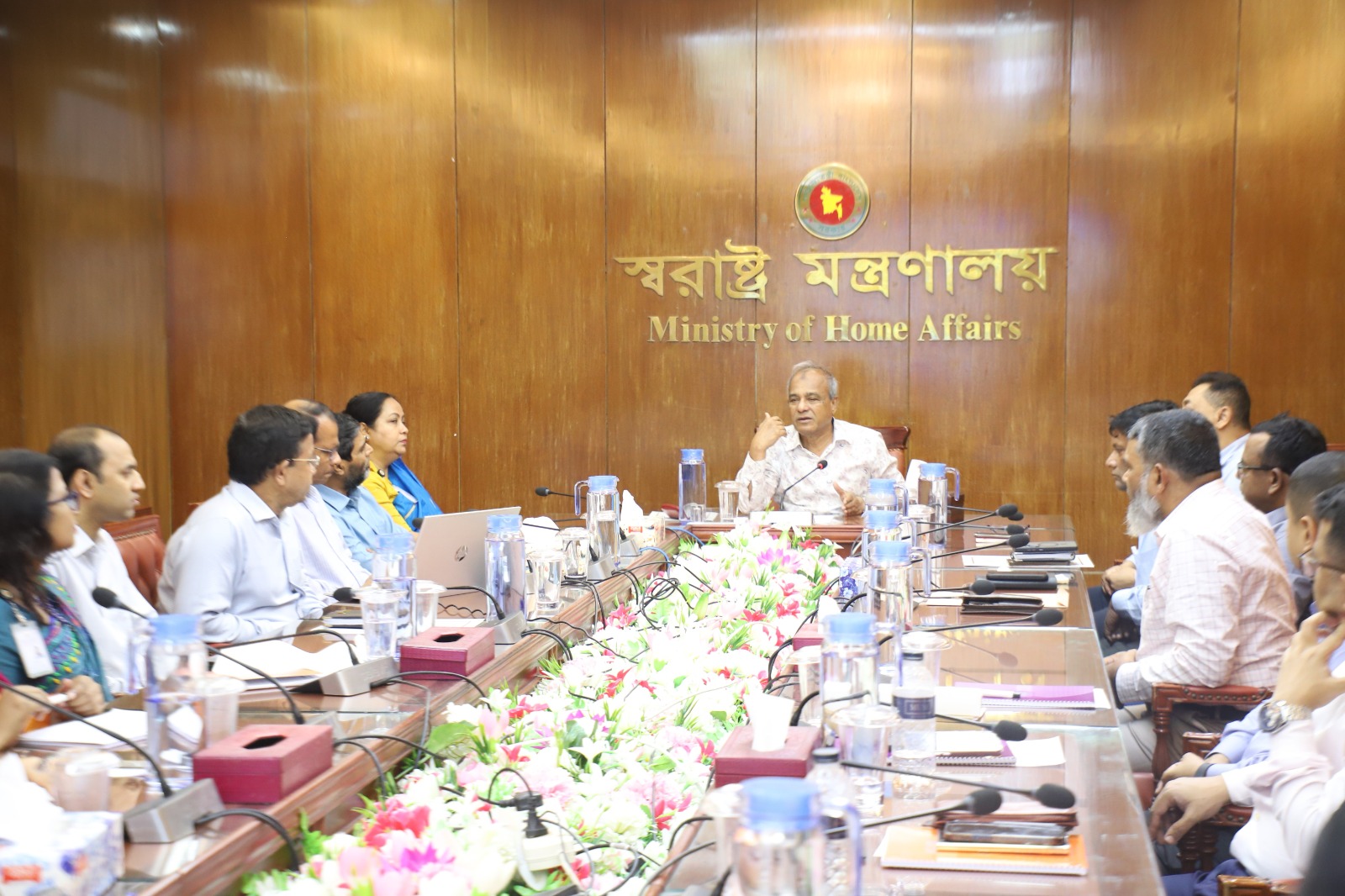 পাসপোর্ট ও ভিসা উইংয়ের কর্মকর্তাদের সেবার মনোবৃত্তি নিয়ে কাজ করার আহ্বান স্বরাষ্ট্র উপদেষ্টার