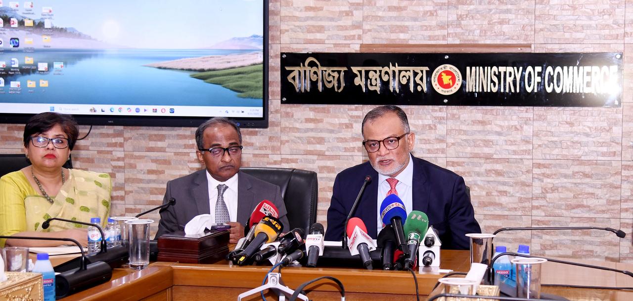 বাংলাদেশ-পাকিস্তান জয়েন্ট ইকোনমিক কমিশন কার্যকর করার উদ্যোগ নেওয়া হচ্ছে:-বাণিজ্য উপদেষ্টা
