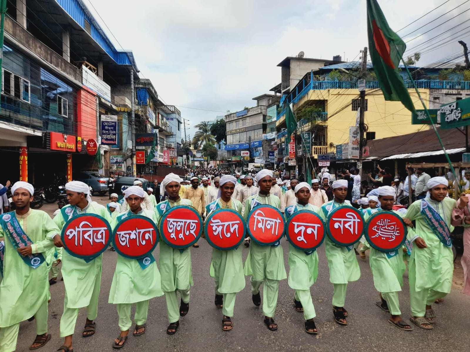 পর্যটন নগরী রাঙামাটিতে হাজারো মানুষের উল্লাসে জশনে জুলুস পালিত