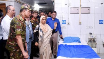 স্যার সলিমুল্লাহ মেডিকেল কলেজ শিক্ষার্থীদের জন্য আধুনিক সুবিধাসংবলিত হোস্টেলের ভিত্তিপ্রস্তর স্থাপন করলেন স্বাস্থ্য উপদেষ্টা