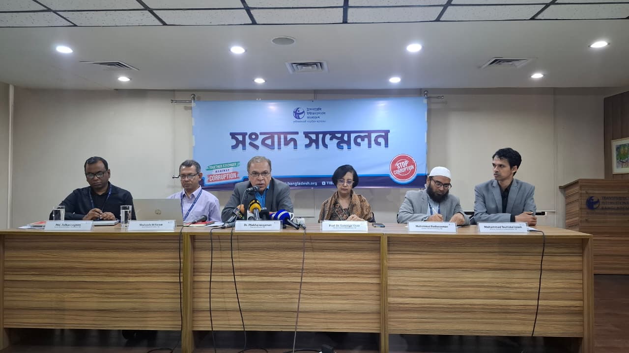 অন্তর্বর্তীকালীন সরকারের এক বছর. রাষ্ট্রসংস্কারের অভূতপূর্ব সম্ভাবনা সত্ত্বেও অর্জনের পথ কণ্টকাকীর্ণ: টিআইবি