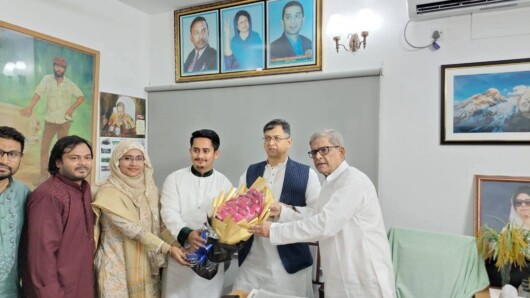 বিএনপি’র প্রতিষ্ঠাবার্ষিকীতে এনসিপি নেতৃবৃন্দের ফুলেল শুভেচ্ছা