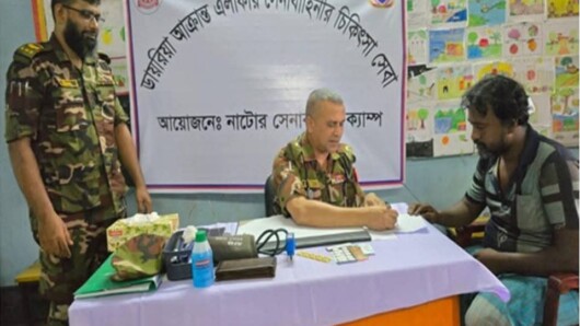 নাটোরে ডায়রিয়া আক্রান্ত এলাকায় সেনাবাহিনীর বিনামূল্যে চিকিৎসা সেবা ও ঔষধ বিতরণ