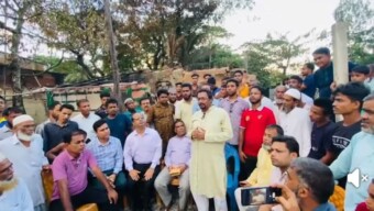 বাঁশখালায় আ’গুন লেগে ৫টি বসতঘর পুড়ে যাওয়া পরিবারের মাঝে মিশকাতুল ইসলাম চৌধুরীর পাপ্পার ত্রাণ সহায়তা প্রদান