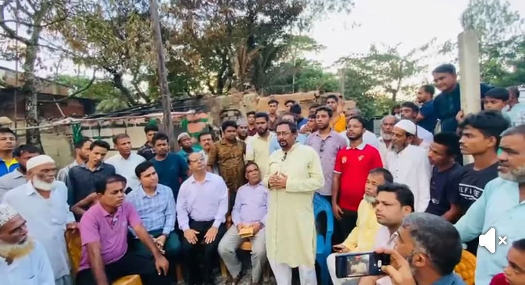 বাঁশখালায় আ’গুন লেগে ৫টি বসতঘর পুড়ে যাওয়া পরিবারের মাঝে মিশকাতুল ইসলাম চৌধুরীর পাপ্পার ত্রাণ সহায়তা প্রদান